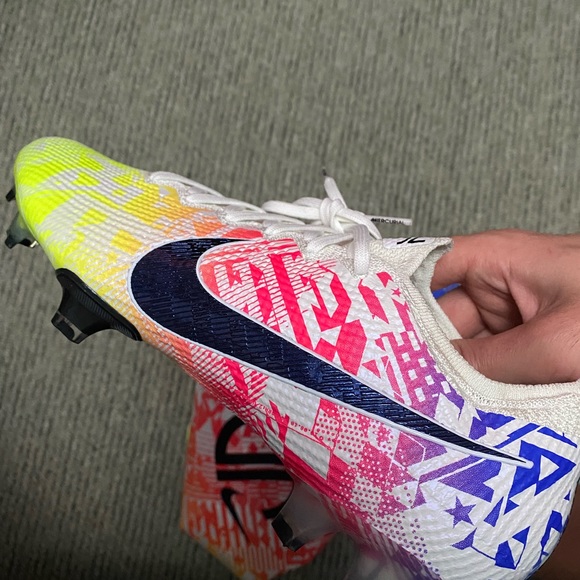 Nike Mercuial Vapour 13 Elite Soccer Shoes - Picture 3 of 4